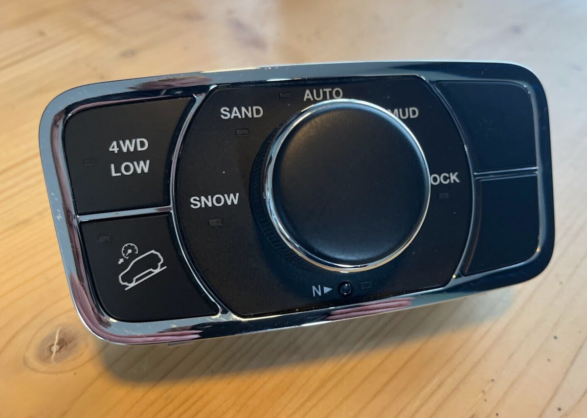 Jeep Grand Cherokee IV WK2 4WD Bedienfeld Schalter 4WD Control Panel ORIGINAL gebraucht - P68141344AB – Produktansicht 1
