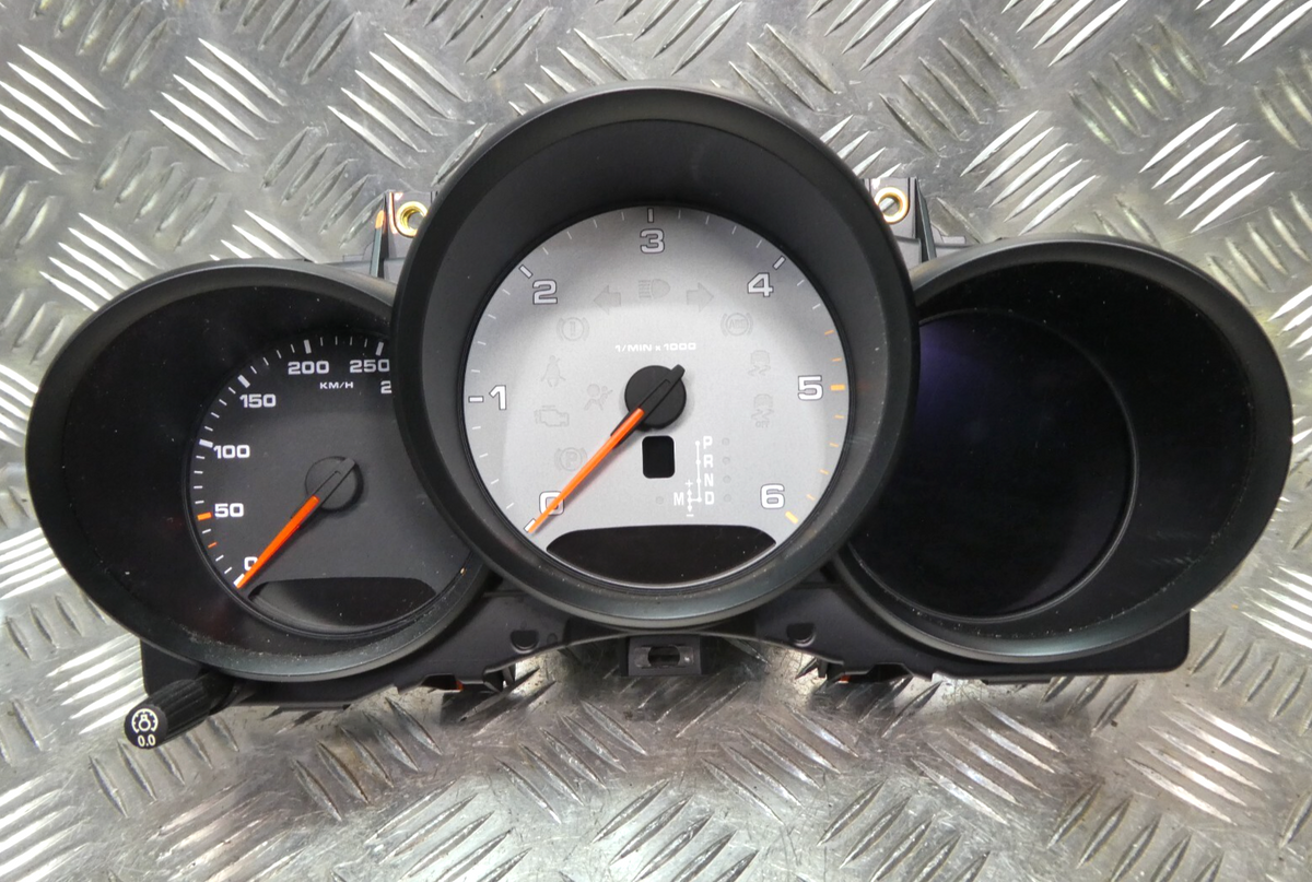 Porsche Macan 95B Diesel Tacho Kombiinstrument Cluster 95B920904AJ6N3 ORIGINAL gebraucht - Tachometer – Produktansicht 1