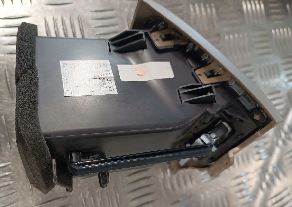 Jeep Grand Cherokee WK2 Links Luftdüse Belüftung ORIGINAL gebraucht - X90016501MR – Produktansicht 2
