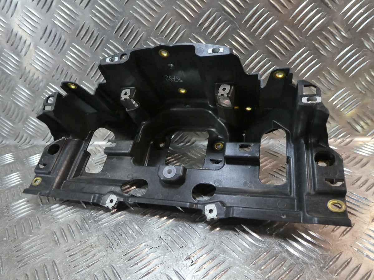 Porsche Cayenne 958 92A Halter für Abdeckung Tacho 7P5857003DL ORIGINAL gebraucht - Verkleidung – Produktansicht 1