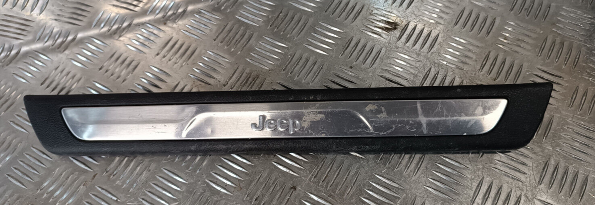 Jeep Grand WK2 Leiste Einstiegsleiste Vorne P1NC80DX9AB ORIGINAL gebraucht - Cherokee – Produktansicht 1