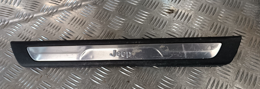 Jeep Grand WK2 Leiste Einstiegsleiste Vorne P1NC80DX9AB ORIGINAL gebraucht - Cherokee – Produktansicht 1