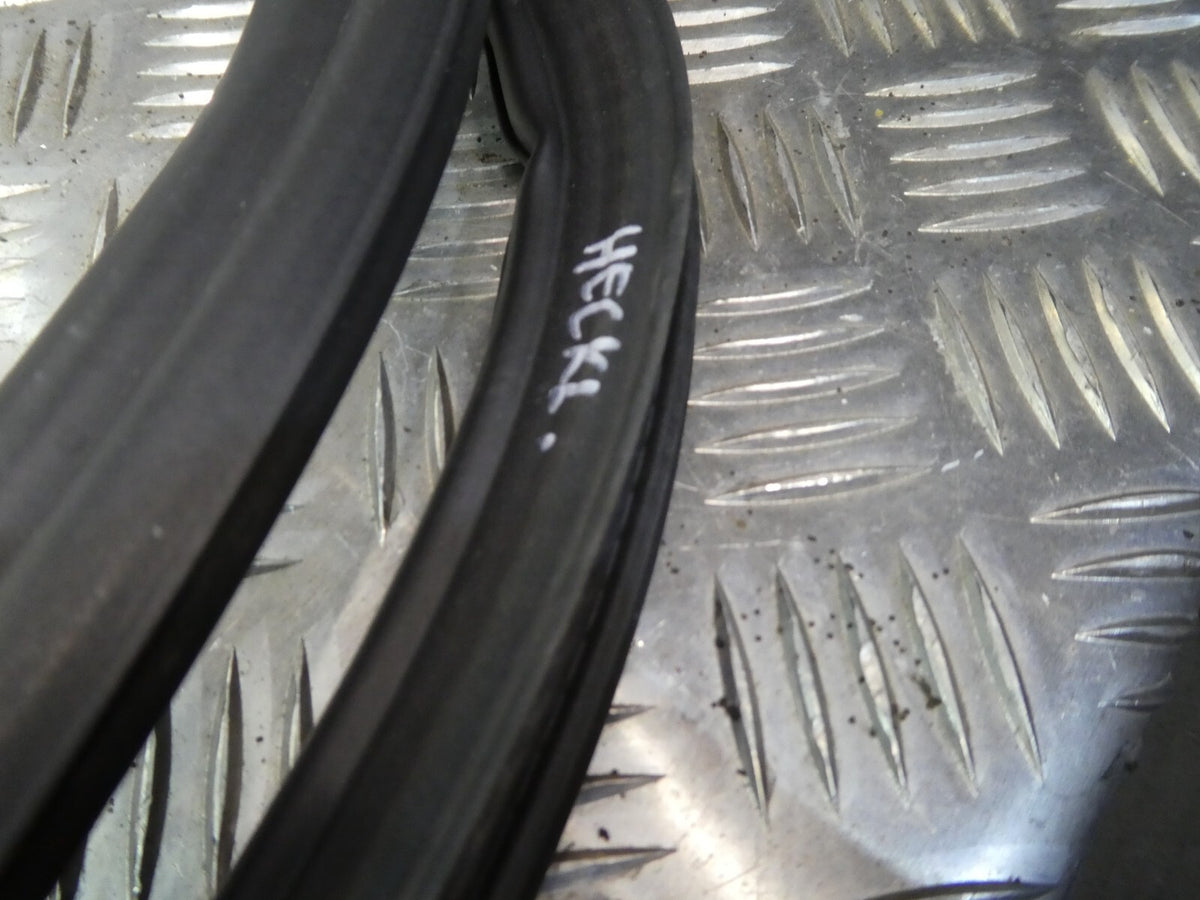 Porsche Macan 95B für Heckklappe Heckklappendichtung 95B827705J ORIGINAL gebraucht - Dichtung – Produktansicht 2