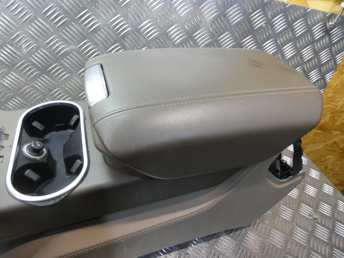 Porsche Cayenne 92A komplette Farbe: Tartufo ORIGINAL gebraucht - Armlehne – Produktansicht 2