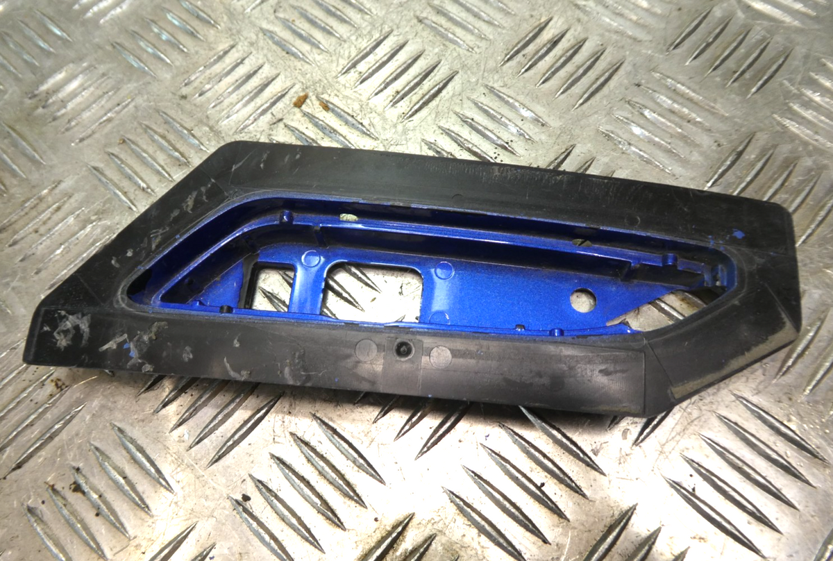 Porsche Panamera 3.0 E-Hybrid Halter Seitenstandleuchte vorne links ORIGINAL gebraucht - 97050558102 – Produktansicht 1