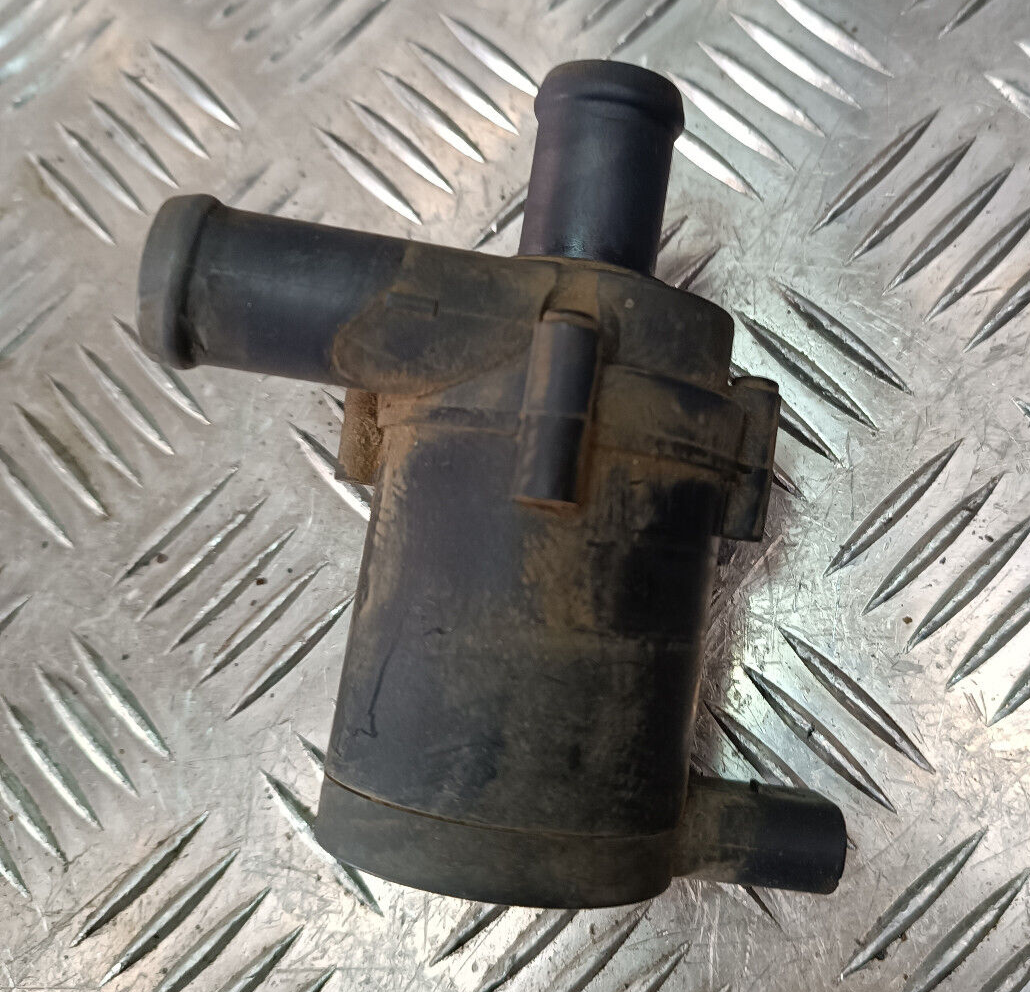 VW T5 1.9 TDI Wasserpumpe Pumpe 7E0965561 7E0 965 561 ORIGINAL gebraucht - Transporter – Produktansicht 1