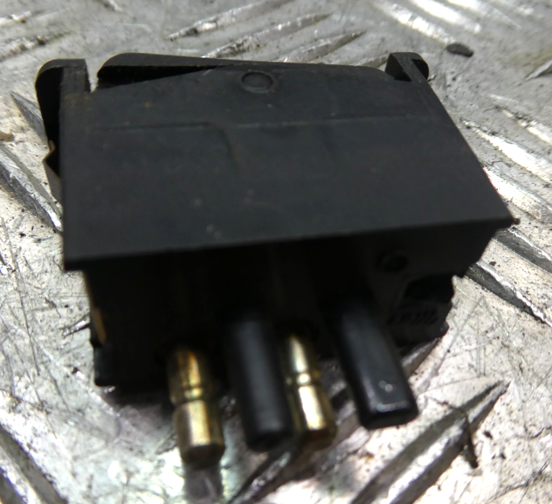Original Mercedes-Benz W126 C126 SEC Schalter Innenbeleuchtung gebraucht - 0008205910 – Produktansicht 2