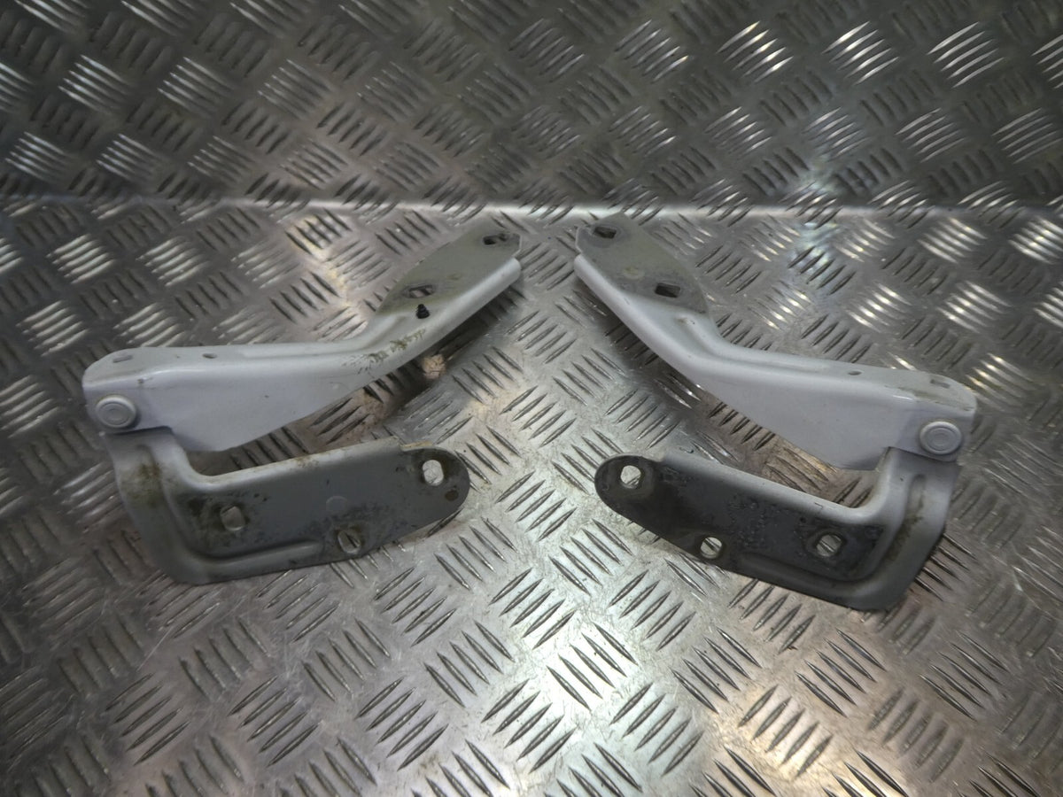 Porsche Cayenne 92A Motorhauben Scharnier R+ L 7P5823302C + 7P5823301C gebraucht - Original – Produktansicht 4