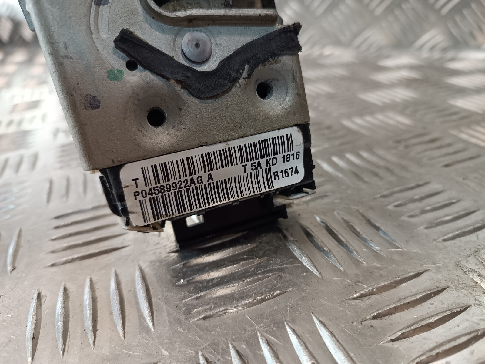 Jeep Grand Cherokee WK2 Türschloss Türschloß Hinten rechts ORIGINAL gebraucht - P04589922AG – Produktansicht 3