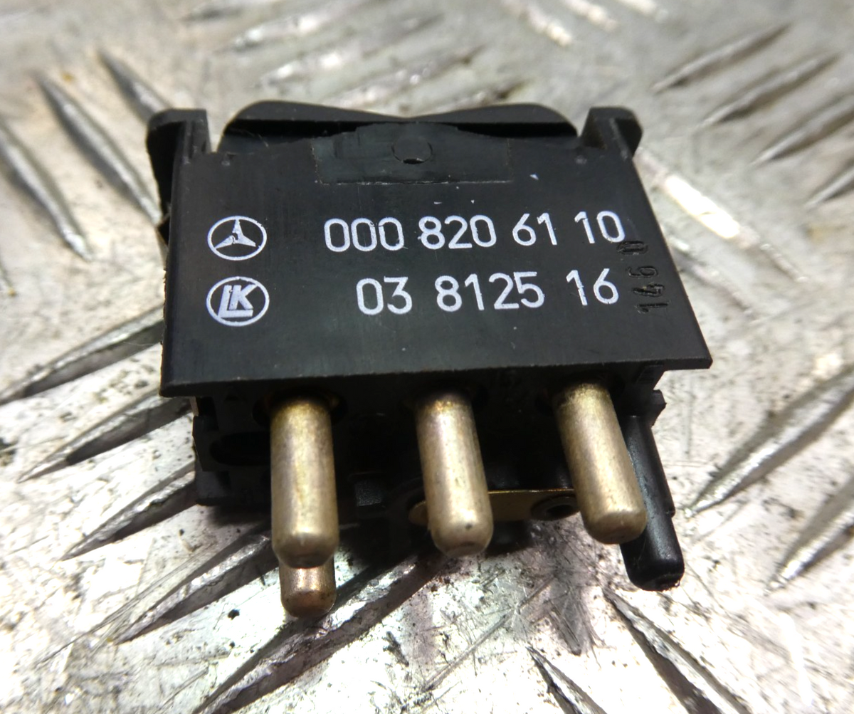 Original Mercedes-Benz W126 C126 SEC Schalter Heckscheibenheizung gebraucht - 0008206110 – Produktansicht 2