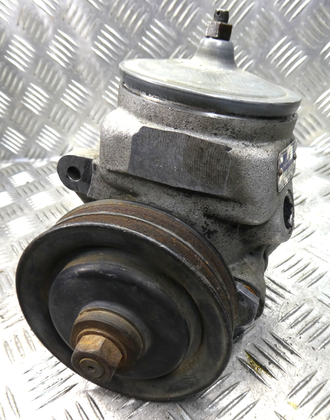 Mercedes-Benz W126 C126 Servopumpe Lenkungspumpe Sperry Vickers 30 – Produktansicht 1