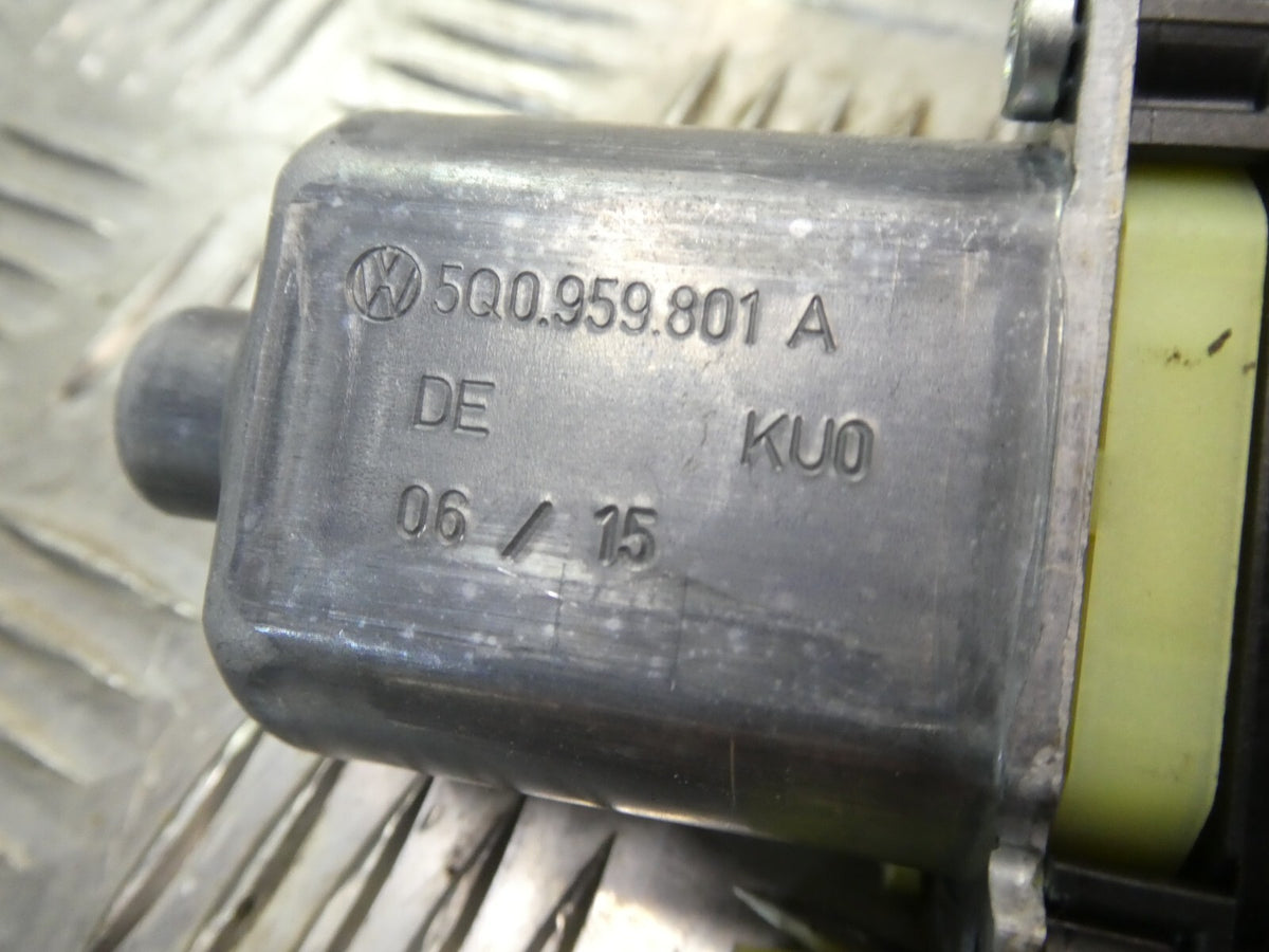 Porsche Macan 95B hinten Links 5Q0959801A ORIGINAL gebraucht - Fensterhebermotor – Produktansicht 4