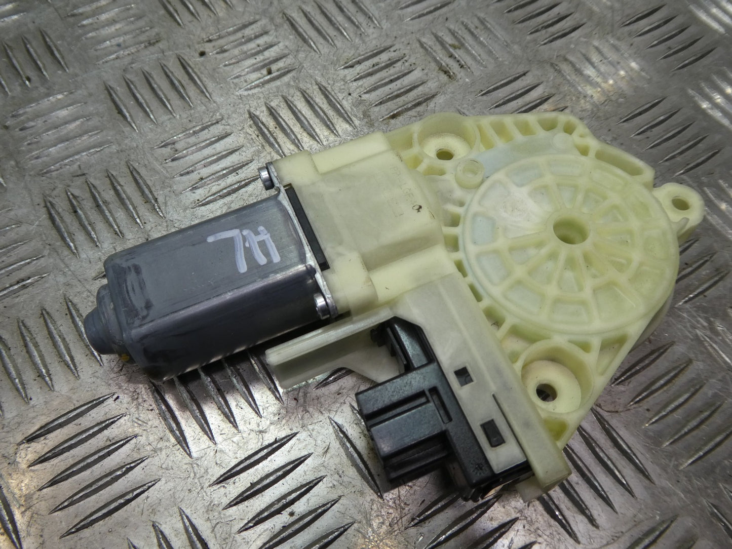 Porsche Panamera 970 Fensterhebermotor Hinten Links ORIGINAL gebraucht - 0536011002 – Produktansicht 1