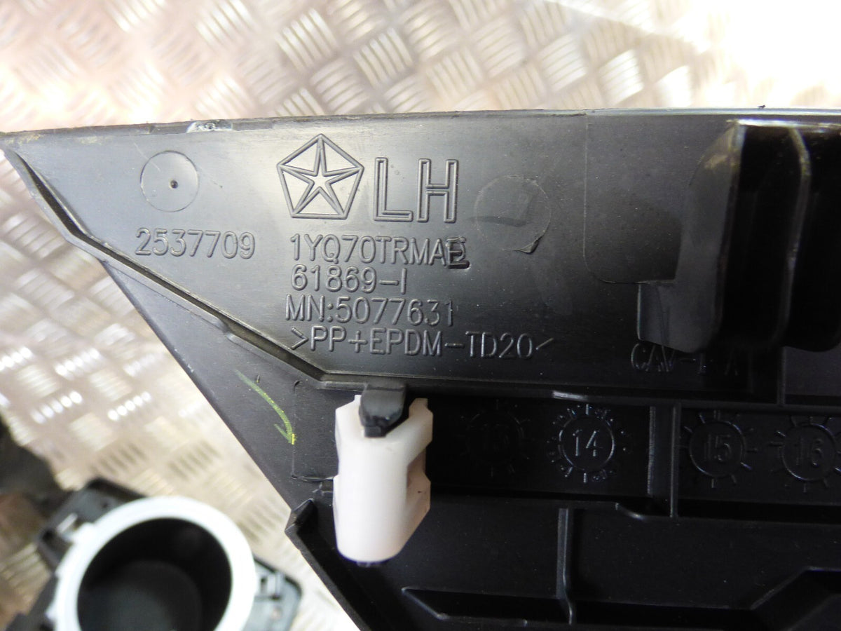 Jeep KL 2015 Armaturtenbrett Lautsprecher Abdeckung Links 1YQ70TRMAE ORIGINAL gebraucht - Cherokee – Produktansicht 3