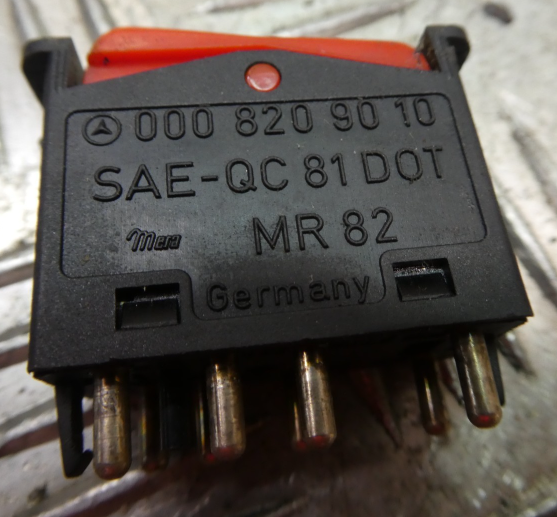 Original Mercedes-Benz W126 C126 SEC Schalter Warnblinker gebraucht - 0008209010 – Produktansicht 3
