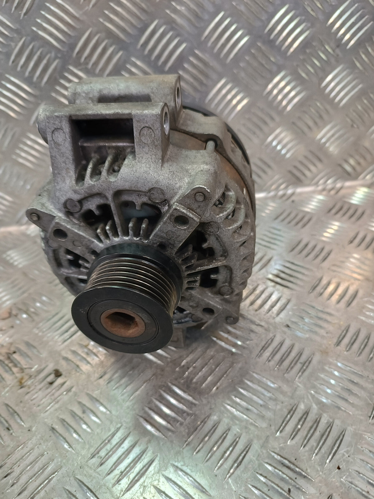 Jeep Grand Cherokee WK2 3.0 CRD Lichtmaschine 104210-6591 Denso ORIGINAL gebraucht - P04801835AB – Produktansicht 1