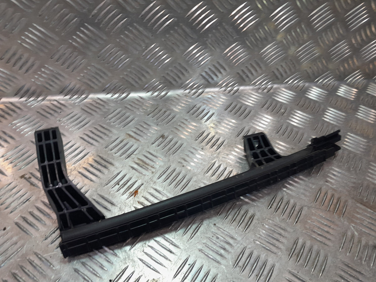 HYUNDAI IONIQ 5 Tür Türinnenraum Halter 83550GI000 ORIGINAL gebraucht - Fensterheber – Produktansicht 2
