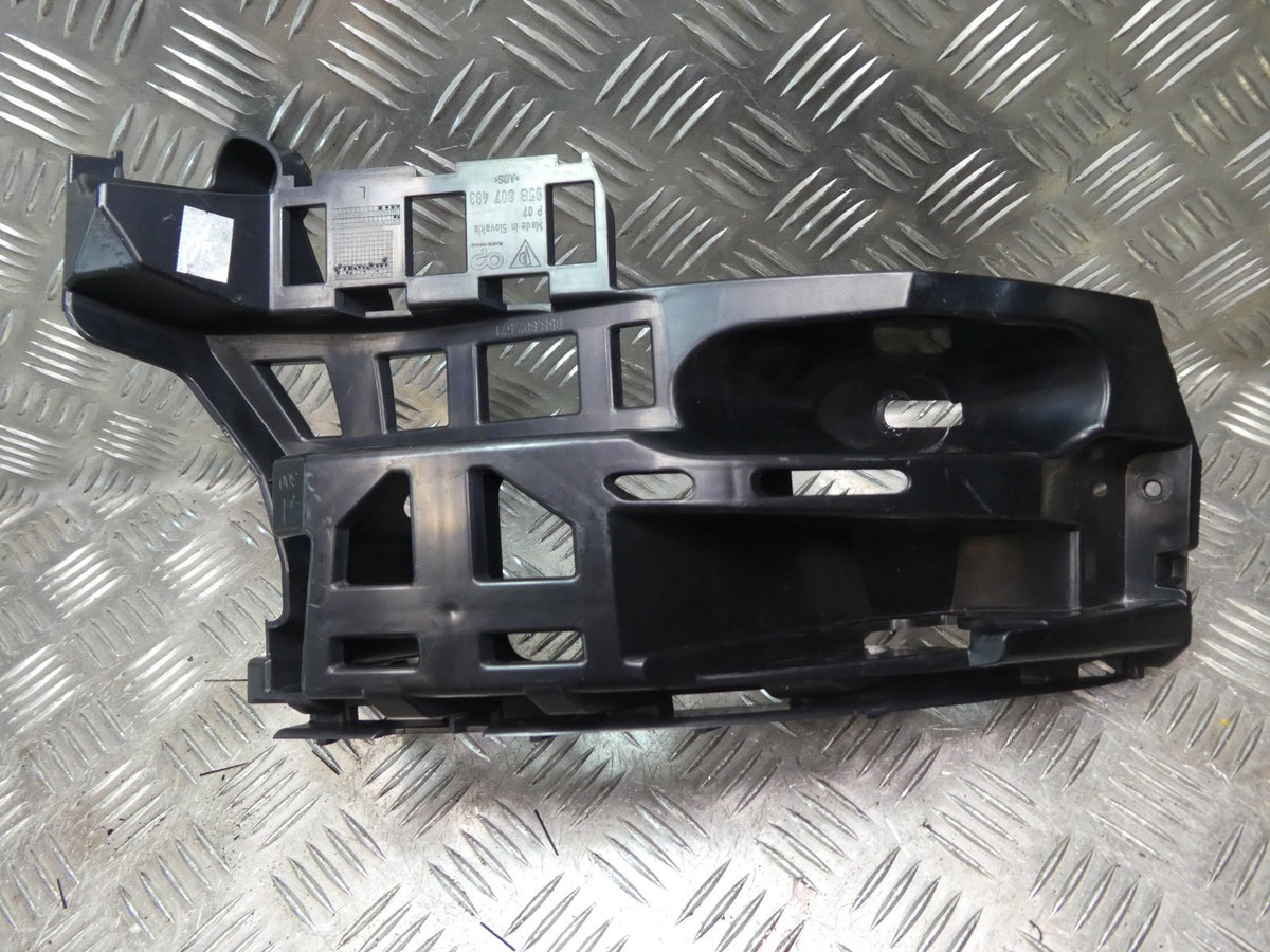 PORSCHE MACAN 2014-18 Stoßstangenhalter hinten links ORIGINAL gebraucht - 95B807483 – Produktansicht 3