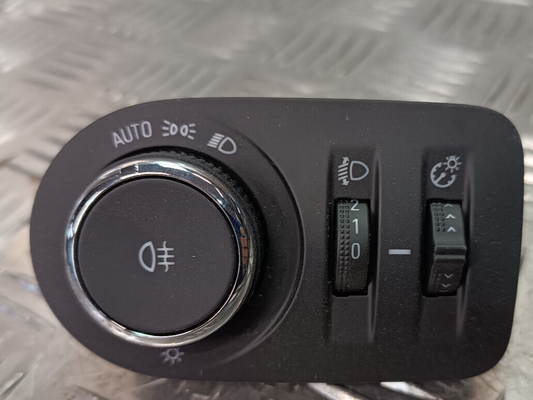 OPEL ASTRA K 1.4 Turbo 2019 Lichtschalter Auto Schalter ORIGINAL gebraucht - 39050759 – Produktansicht 1