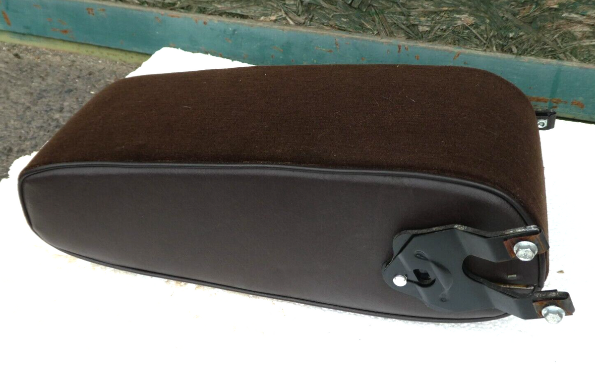 Mercedes-Benz C126 SEC Coupe 126 Armlehne hinten _ Velour braun – Produktansicht 5