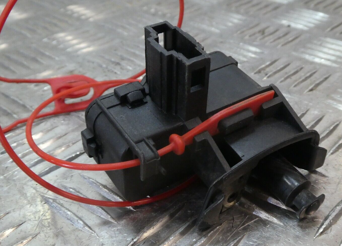 Porsche Cayenne 92A Stellmotor Verriegelung 8K0862153F ORIGINAL gebraucht - Tankklappe – Produktansicht 2