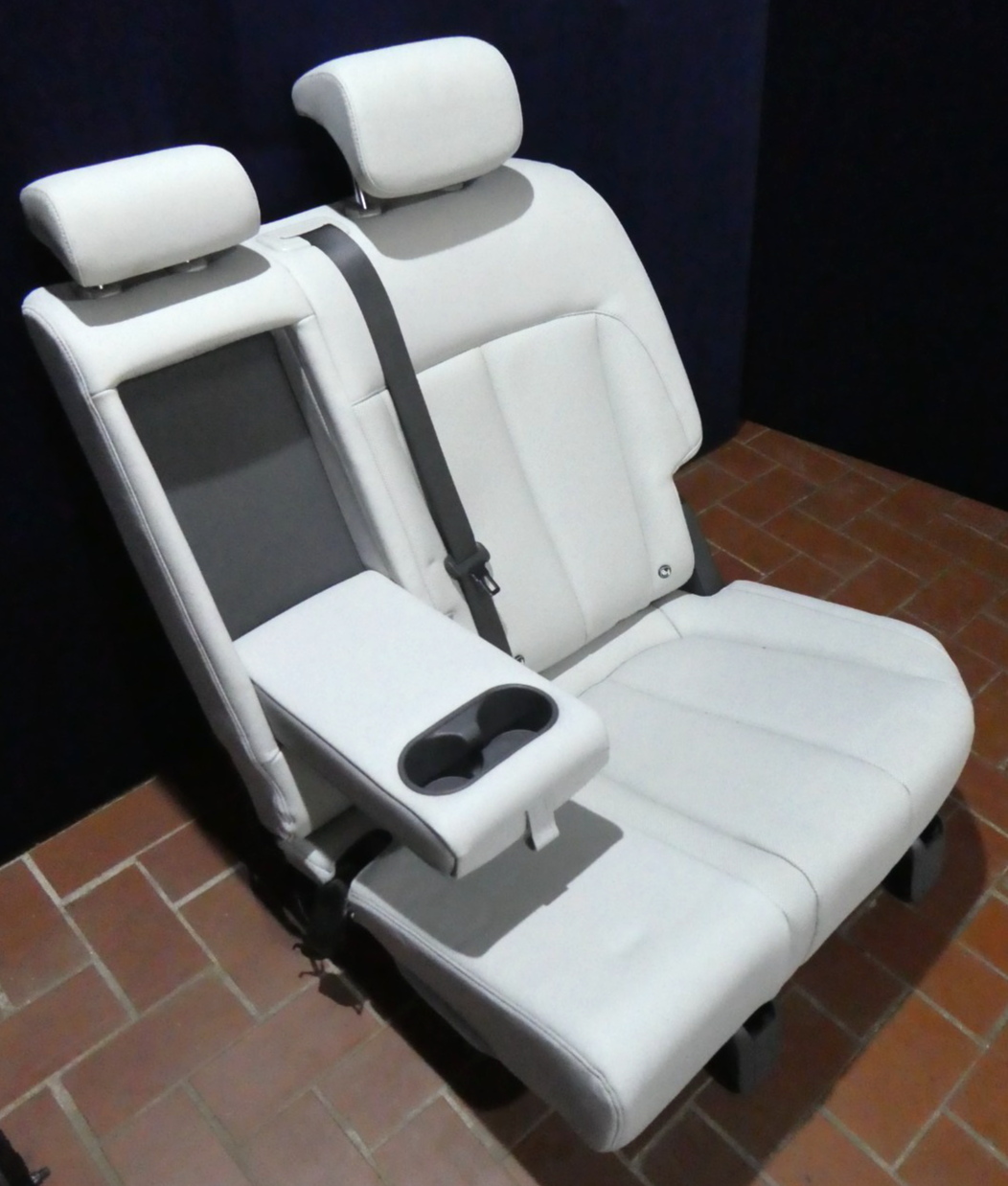 HYUNDAI IONIQ 5 Leder Sitze Hinten Links Weiß Ausstattung wie NEU ORIGINAL gebraucht - reichhaltigste – Produktansicht 13