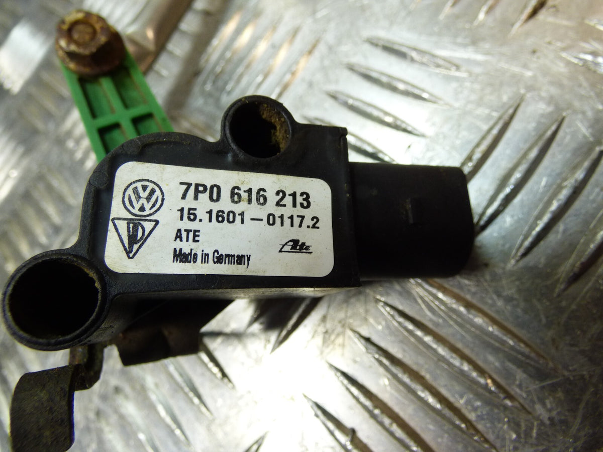 Porsche Cayenne 92A Leuchtweitenregulierung LWR 7P0616213 ORIGINAL gebraucht - Niveausensor – Produktansicht 3