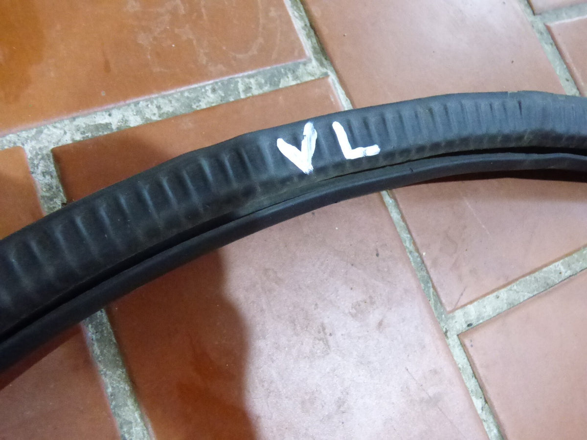 Orig. Porsche Cayenne 92A Türdichtung Tür vorne links 7P0867365B ORIGINAL gebraucht - Gummidichtung – Produktansicht 2