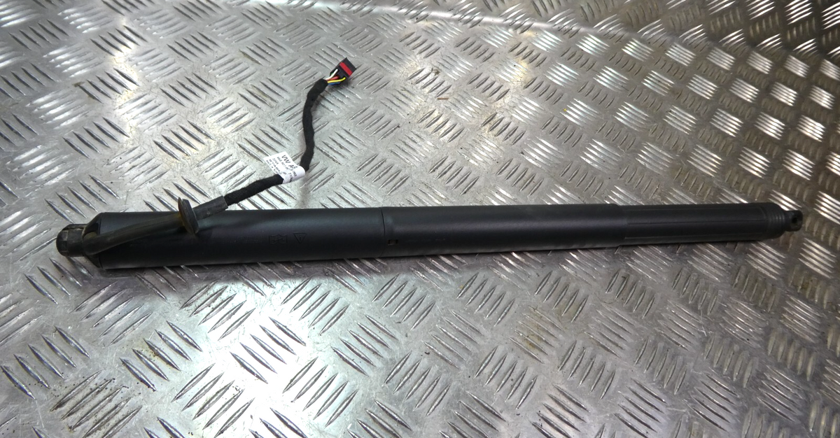Orig. Porsche Macan 95B Heckklappe Gasdruckfeder Dämpfer 95B827851B ORIGINAL gebraucht - Elekrische – Produktansicht 1