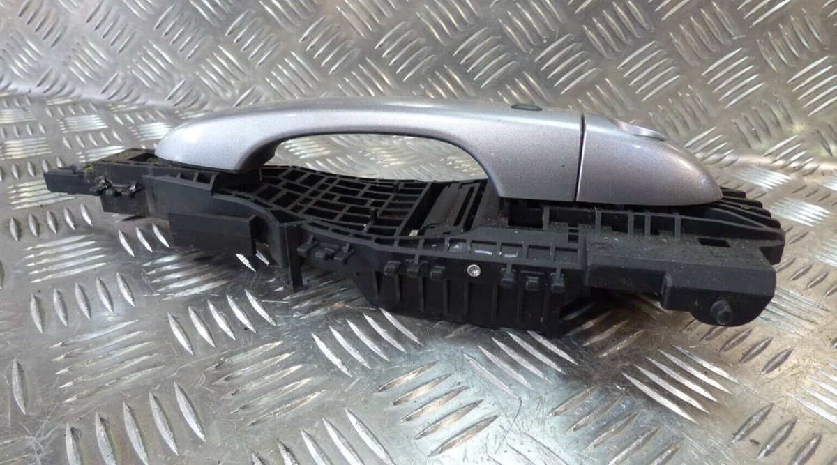 Jeep Cherokee KL 2015 Türgriff Vorne Links Kessy Keyless Go silber ORIGINAL gebraucht - P68082687AE – Produktansicht 2