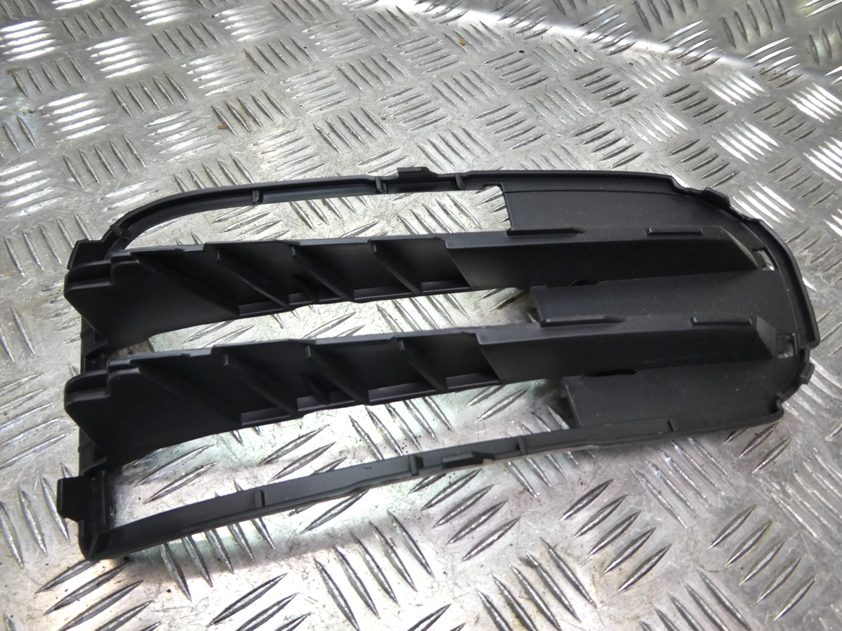 Porsche Panamera 970 Facelift Blende für Lufteinlass seitlich Rechts ORIGINAL gebraucht - 97050555601 – Produktansicht 1