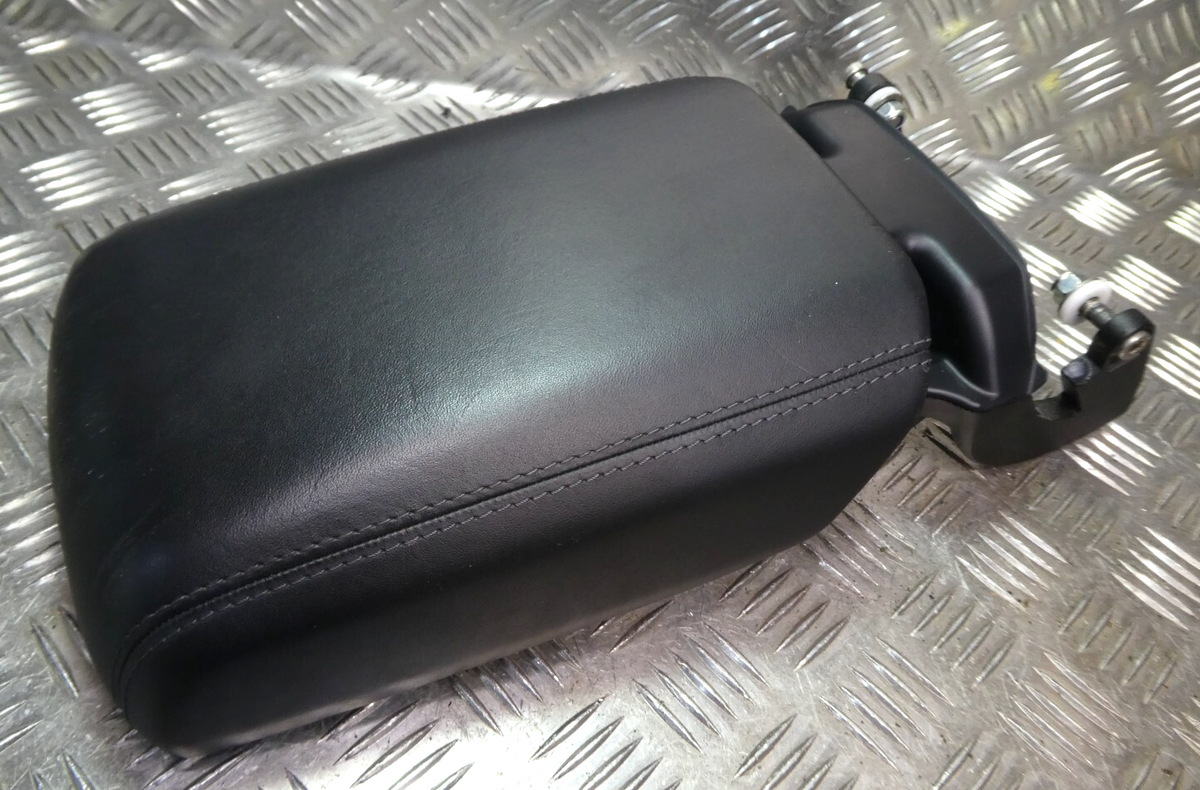 Porsche Macan 95B Leder schwarz ORIGINAL gebraucht - Armlehne – Produktansicht 1