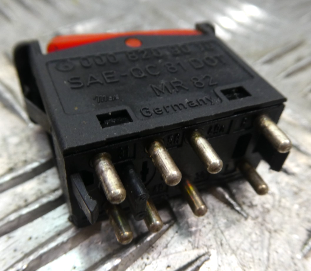 Original Mercedes-Benz W126 C126 SEC Schalter Warnblinker gebraucht - 0008209010 – Produktansicht 2