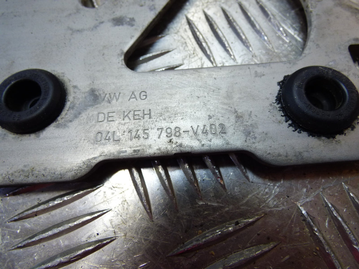 VW T6 T5 2.0 TDI CXG Halter Träger Halteplate Rahmen 04L145798 V402 ORIGINAL gebraucht - Transporter – Produktansicht 3