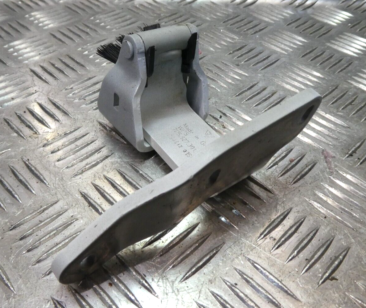 Porsche Cayenne 92A Heckklappescharnier links 7P5827301D+ 7P5827699A gebraucht - Original – Produktansicht 1