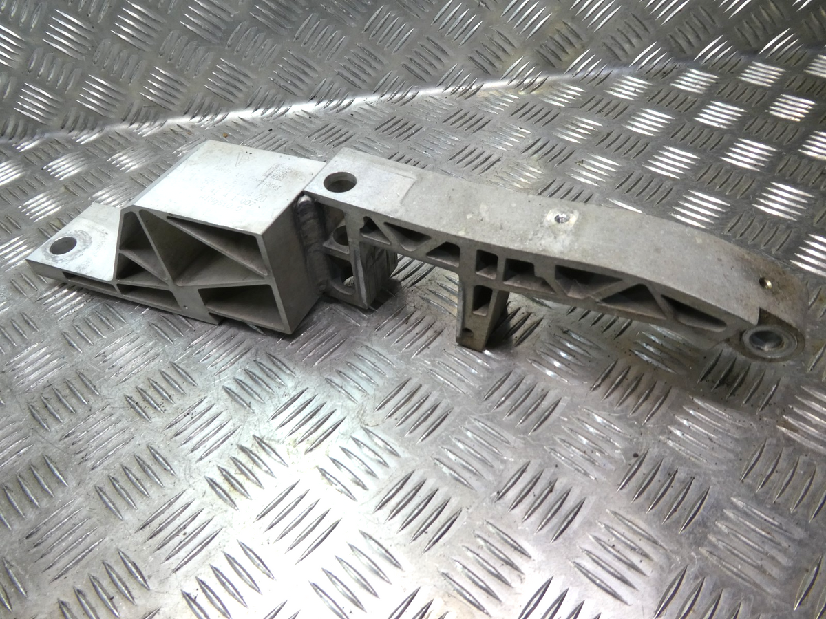 Porsche Panamera 970 Hilfsrahmenhalter Verstärkung Vorne Rechts ORIGINAL gebraucht - 97034111420 – Produktansicht 1