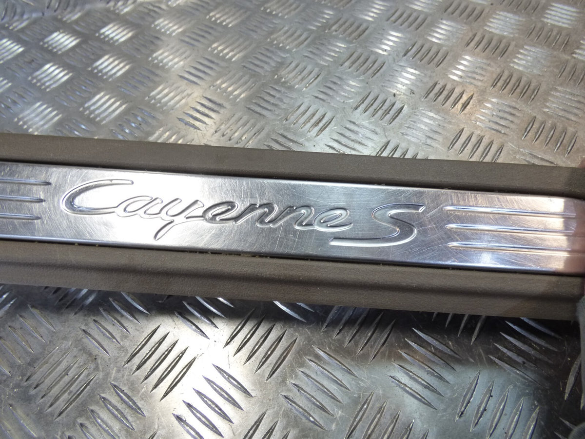 Porsche Cayenne S 92A Einstiegsleiste Schweller v. rechts 7P5863484M ORIGINAL gebraucht - Verkleidung – Produktansicht 5