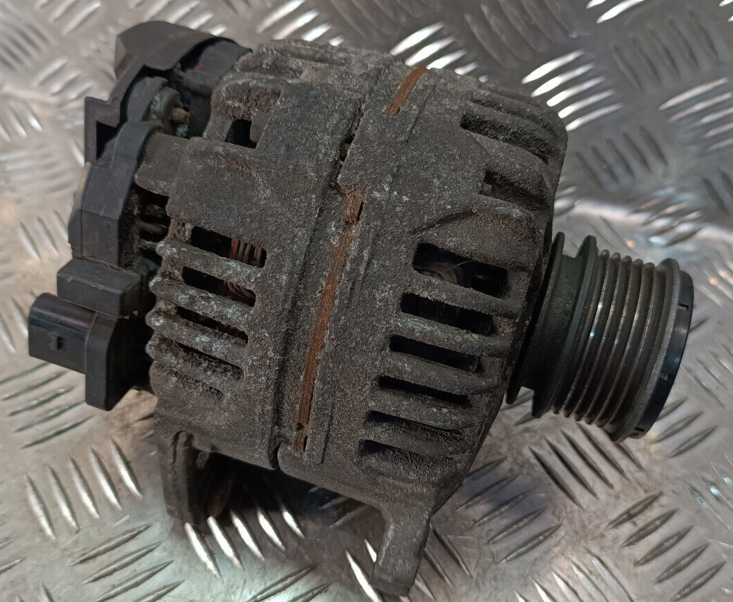 VW Transporter T5 1.9 TDI Generator Lichtmaschine 90A 0124325131 ORIGINAL gebraucht - 038903024D – Produktansicht 1