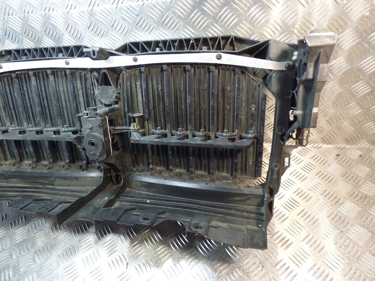 BMW X5 G05 2022 Kühlergrill Entlüftungsklappe Kühlergitter 226775 ORIGINAL gebraucht - Frontgrill – Produktansicht 7