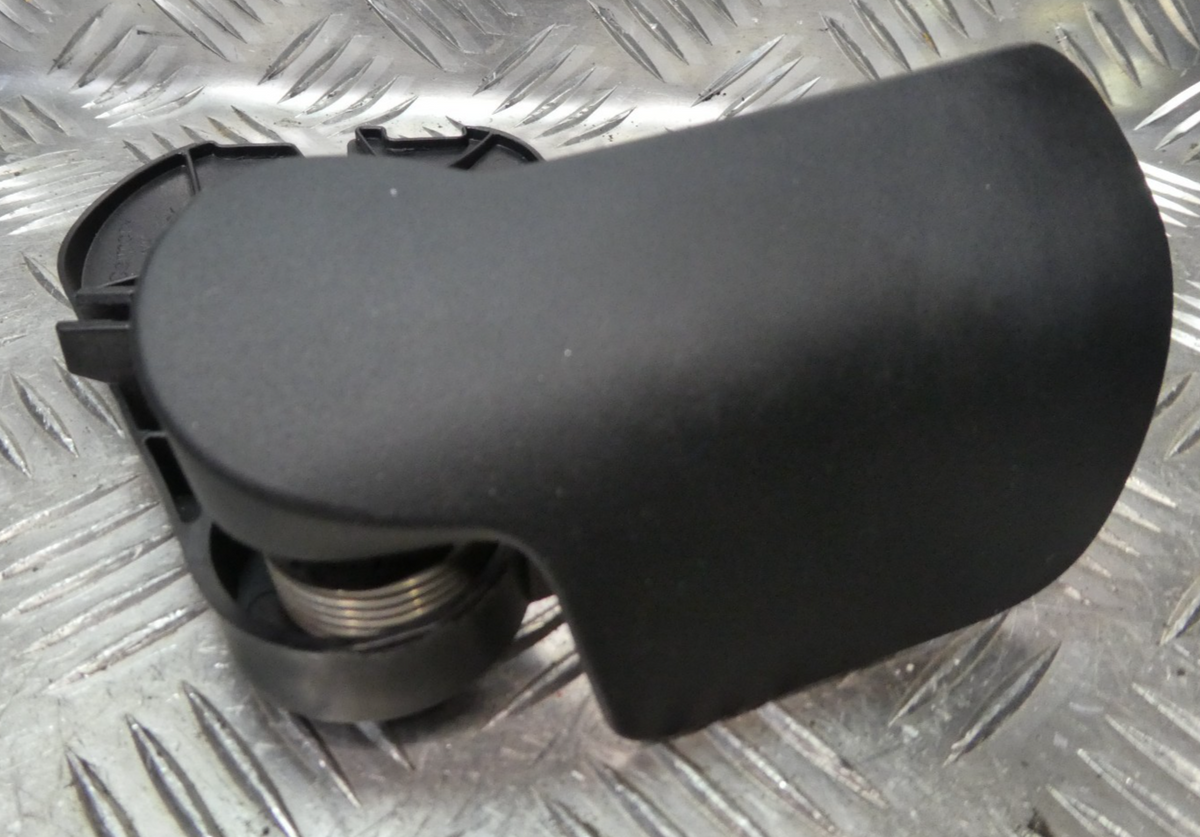 Porsche Macan 95B Entriegelungsgriff 8R1823633 ORIGINAL gebraucht - Motorhaube – Produktansicht 3