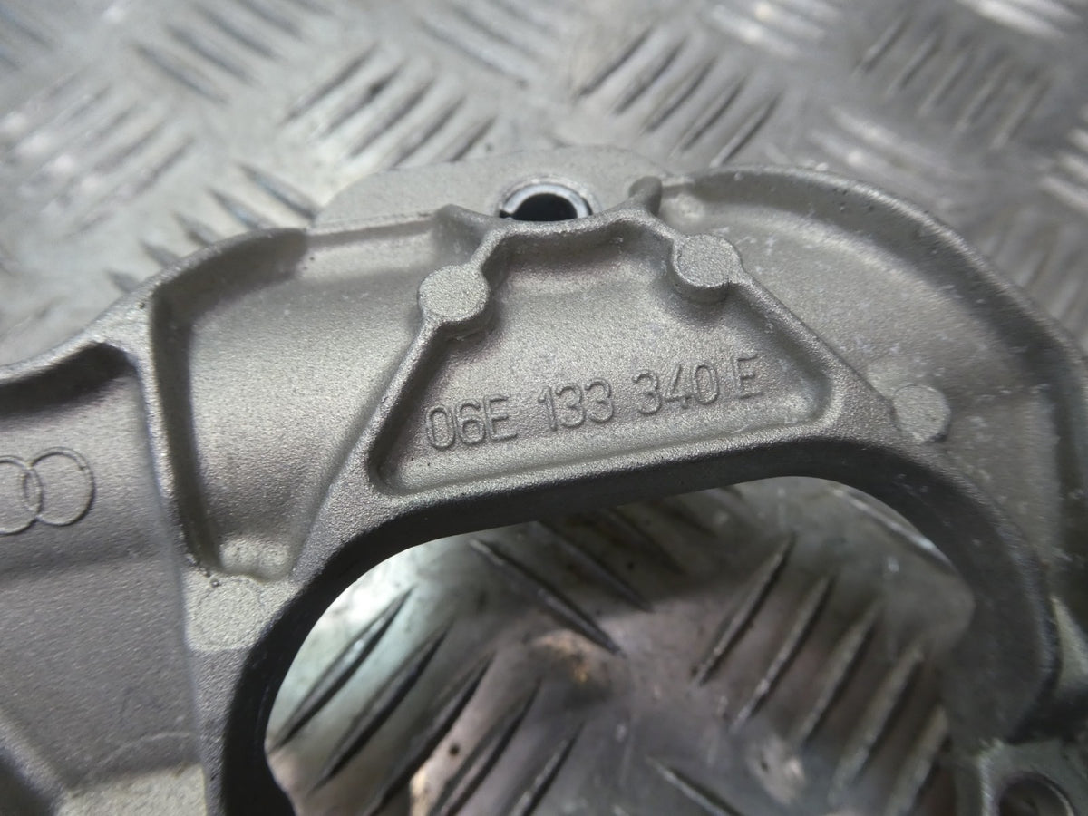 Porsche 3.0 E-Hybrid Kraftstoff Verteiler Halterung Träger 06E133340E ORIGINAL gebraucht - Panamera – Produktansicht 3