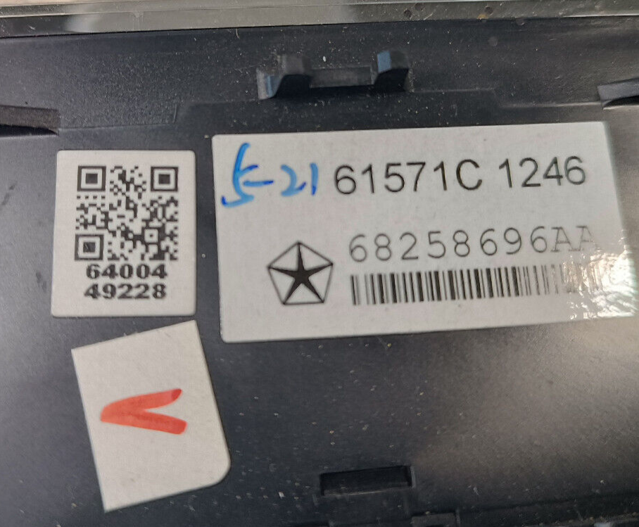 Jeep Grand Cherokee WK2 Steuergerät AUX USB SD Gerat Einheit ORIGINAL gebraucht - 68258696AA – Produktansicht 3