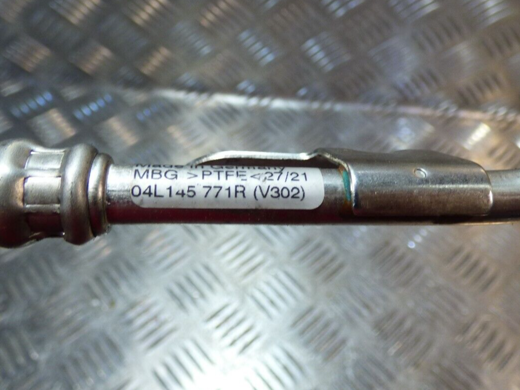 VW T6 T5 2.0 TDI CXG Ölleitung Vorlaufleitung 04L145771R ORIGINAL gebraucht - Transporter – Produktansicht 2