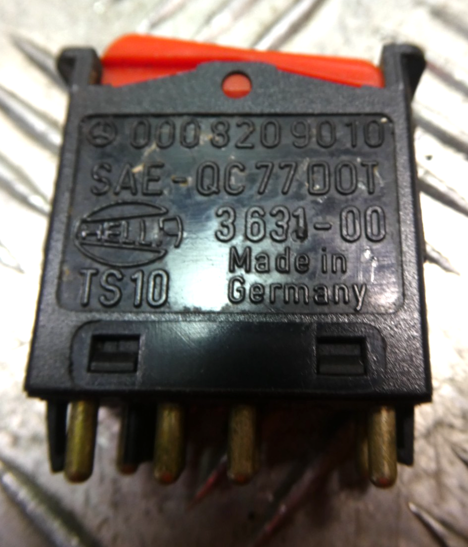 Original Mercedes-Benz W126 C126 SEC Schalter Warnblinker gebraucht - 0008209010 – Produktansicht 3