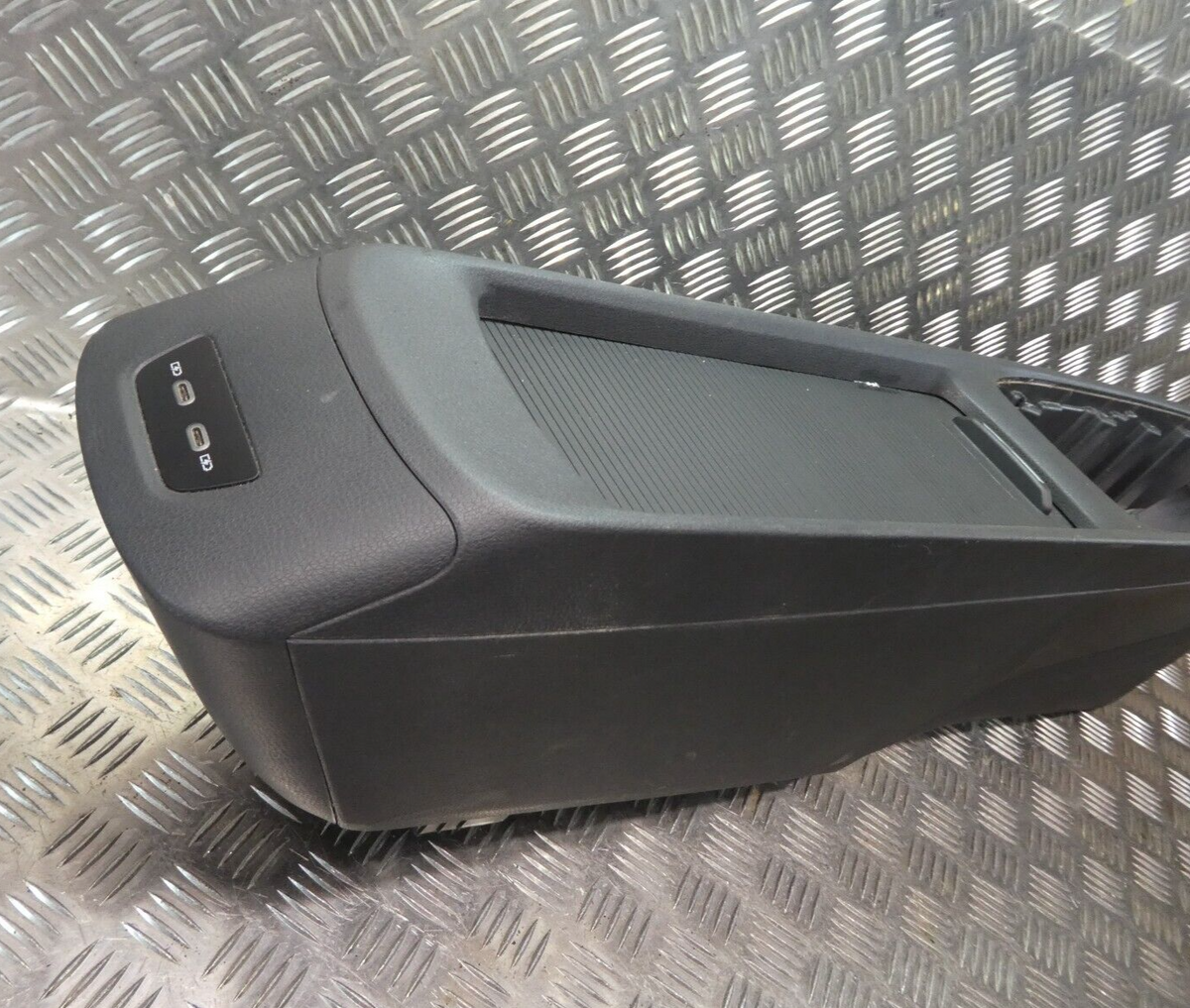 ID3 ID.3 Mittelkonsole Konsolle mit USB anschluss ORIGINAL gebraucht - Volkswagen – Produktansicht 2