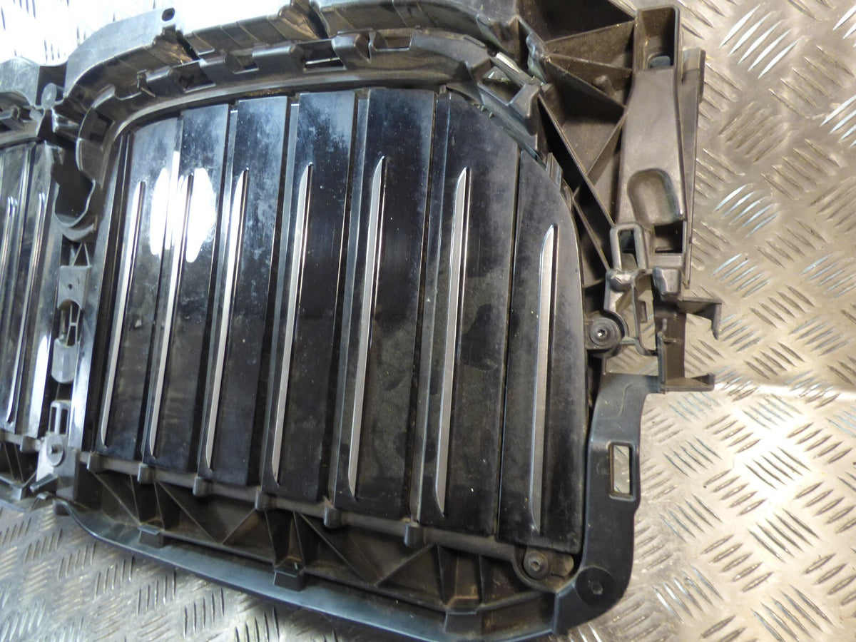 BMW X5 G05 2022 Kühlergrill Entlüftungsklappe Kühlergitter 226775 ORIGINAL gebraucht - Frontgrill – Produktansicht 4