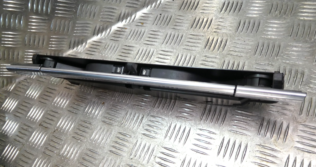 Porsche Panamera 970 Getränkehalter Armaturenbrett LHD ORIGINAL gebraucht - 97055239401 – Produktansicht 5