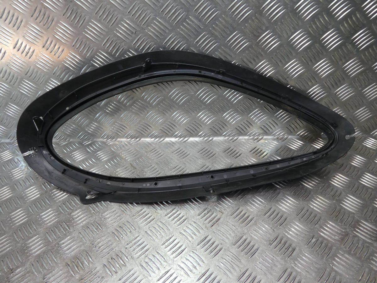 Porsche Macan 95B Scheinwerfer Gummidichtung Rechts 760.02.201.99 gebraucht - Original – Produktansicht 1