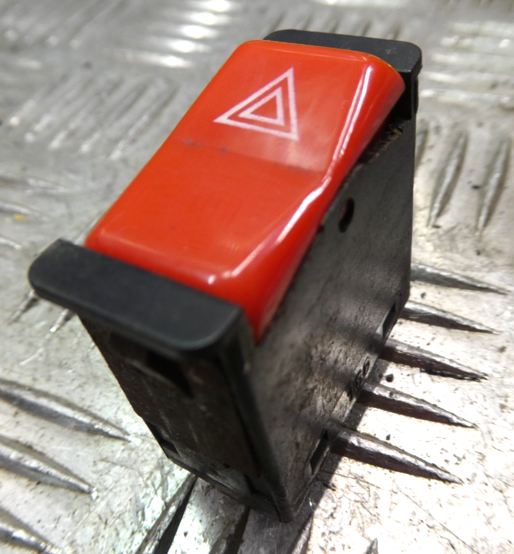 Original Mercedes-Benz W126 C126 SEC Schalter Warnblinker gebraucht - 0008209010 – Produktansicht 1
