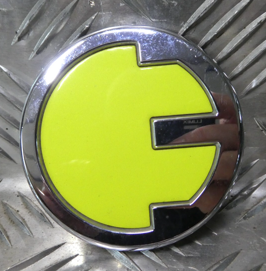 Mini Cooper SE Elektro F55 F56 F60 Emblem Zeichen Logo in Front Grill – Produktansicht 1